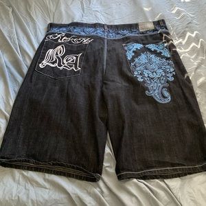 baggy crazy embroidery jorts
